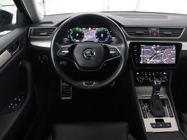 Skoda SUPERB 1.4 TSI iV Laurin & Klement | Panoramadak | Stoelventilatie | Leder | Camera | Trekhaak | Massage | Adaptive cruise | Virtual Cockpit | Canton Sound | Carplay | 19'' lichtmetalen velgen | PHEV