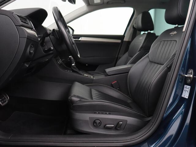 Skoda SUPERB 1.4 TSI iV Laurin & Klement | Panoramadak | Stoelventilatie | Leder | Camera | Trekhaak | Massage | Adaptive cruise | Virtual Cockpit | Canton Sound | Carplay | 19'' lichtmetalen velgen | PHEV