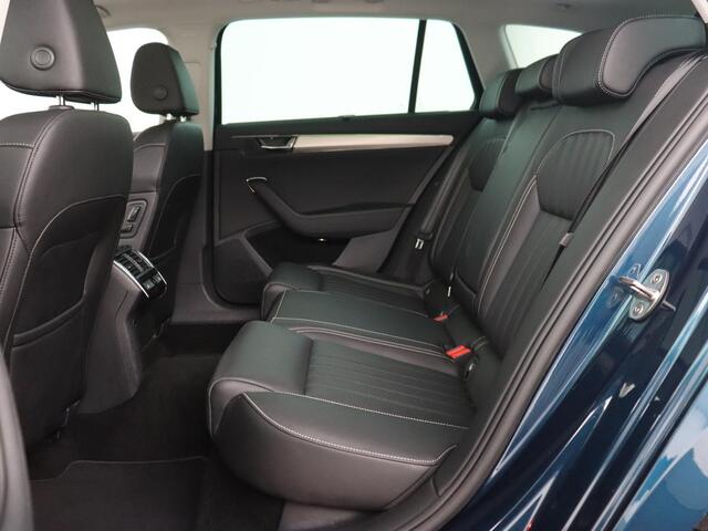 Skoda SUPERB 1.4 TSI iV Laurin & Klement | Panoramadak | Stoelventilatie | Leder | Camera | Trekhaak | Massage | Adaptive cruise | Virtual Cockpit | Canton Sound | Carplay | 19'' lichtmetalen velgen | PHEV