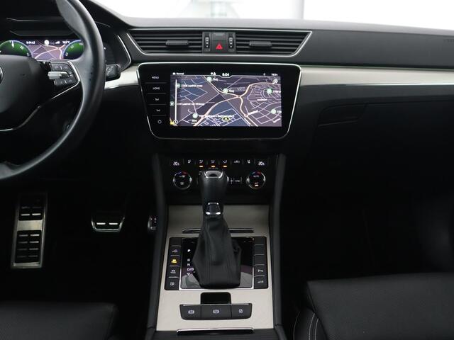 Skoda SUPERB 1.4 TSI iV Laurin & Klement | Panoramadak | Stoelventilatie | Leder | Camera | Trekhaak | Massage | Adaptive cruise | Virtual Cockpit | Canton Sound | Carplay | 19'' lichtmetalen velgen | PHEV