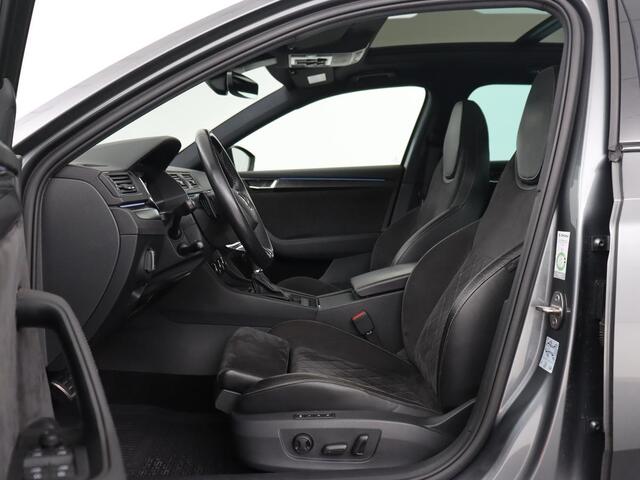 Skoda SUPERB 1.4 TSI iV Sportline | Panoramadak | Stoelverwarming | Adaptive cruise | Alcantara | Sfeerverlichting | Camera | Virtual Cockpit | Matrix LED | PHEV | Plug In