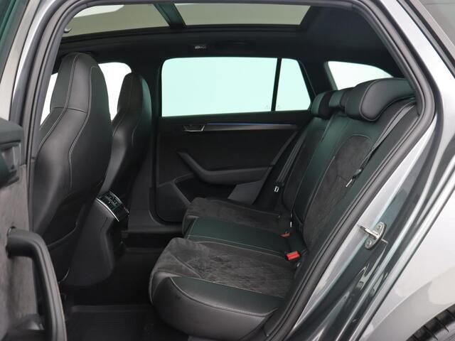 Skoda SUPERB 1.4 TSI iV Sportline | Panoramadak | Stoelverwarming | Adaptive cruise | Alcantara | Sfeerverlichting | Camera | Virtual Cockpit | Matrix LED | PHEV | Plug In