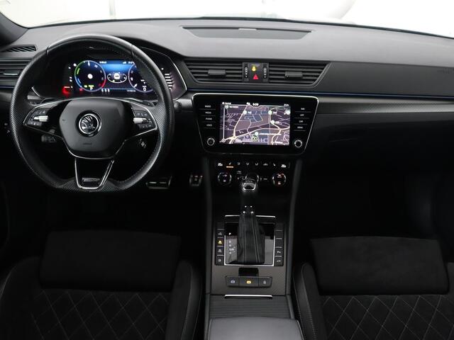Skoda SUPERB 1.4 TSI iV Sportline | Panoramadak | Stoelverwarming | Adaptive cruise | Alcantara | Sfeerverlichting | Camera | Virtual Cockpit | Matrix LED | PHEV | Plug In