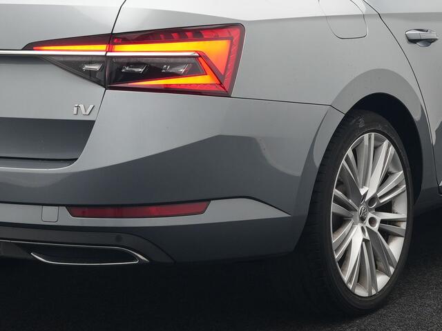 Skoda SUPERB Combi TSI iV Lauren & Klement Plug In Hybrid 218pk Dealer O.H PHEV | Trekhaak Af Fabriek | Panodak | Camera | Crystal LED | Canton Audio | Lederen Sportstoelen Memory & Ventilatie | Cruise Control | Apple Carplay | Navigatie | Keyless | DAB |