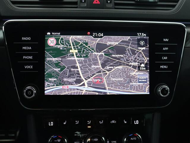 Skoda SUPERB 1.5 TSI Sportline | Schuifdak | Alcantara | Achterbankverwarming | Adaptive cruise | Canton Sound | Camera | Memory | Carplay | Matrix LED | Virtual Cockpit | Keyless