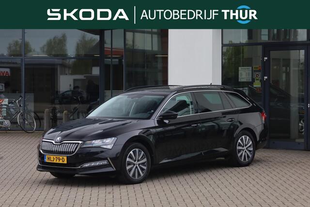 Skoda SUPERB Combi 1.4 TSI iV Ambition 218PK / 160kW Achteruitrijcamera, Apple Carplay & Android Auto, verwarmbare voorstoelen + stuurwiel, dynamische onderstelregeling (DCC), elektrisch bedienbare achterklep, wegklapbare trekhaak, full map navigatie, parkeersensoren 