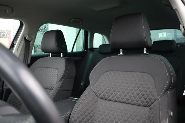 Skoda SUPERB Combi 1.4 TSI iV Ambition 218PK / 160kW Achteruitrijcamera, Apple Carplay & Android Auto, verwarmbare voorstoelen + stuurwiel, dynamische onderstelregeling (DCC), elektrisch bedienbare achterklep, wegklapbare trekhaak, full map navigatie, parkeersensoren 