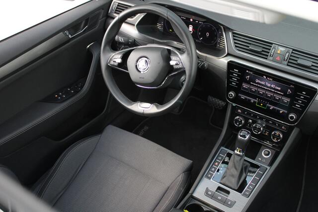 Skoda SUPERB Combi 1.4 TSI iV Style - Pano - Navi - ACC - Camera - Stoel-stuurverwarming - Memory - LED - Rijklaar