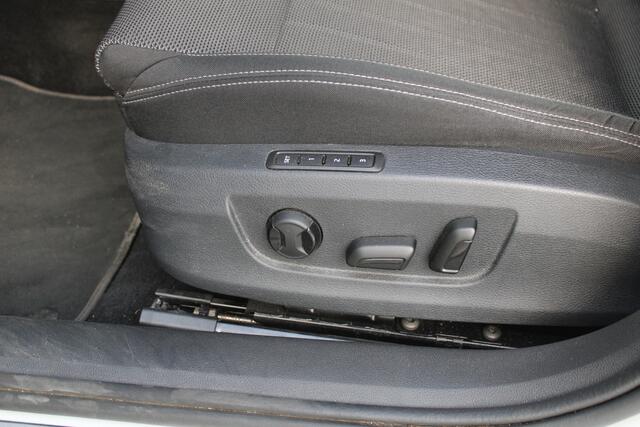 Skoda SUPERB Combi 1.4 TSI iV Style - Pano - Navi - ACC - Camera - Stoel-stuurverwarming - Memory - LED - Rijklaar