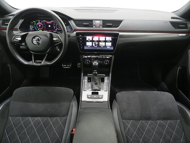 Skoda SUPERB Combi 1.4 TSI iV Sportline 218PK | Panoramadak | Trekhaak | Sportstoelen | Camera | Keyless | Carplay