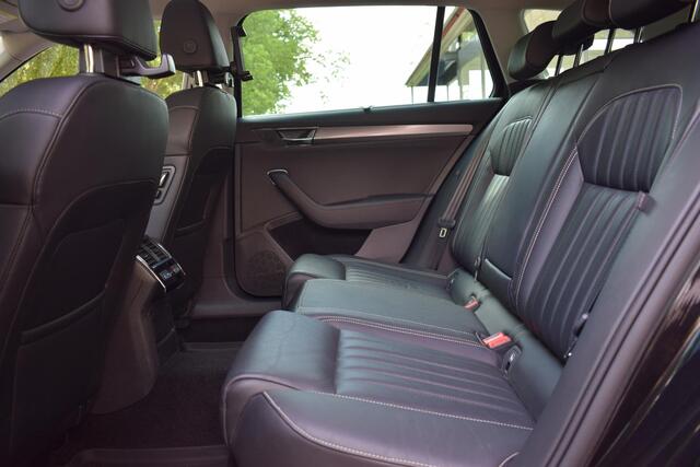 Skoda SUPERB Combi 1.4 TSI iV Business VOLLE AUTO / Wegkl. Trekhaak!