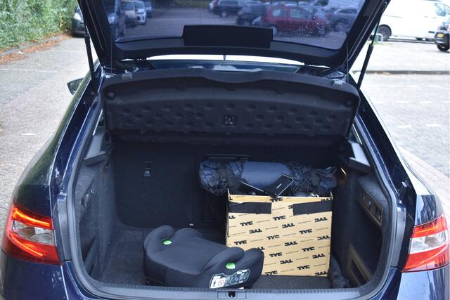 Skoda SUPERB 1.6 TDI Ambition Business | Carplay | Camera | Elekt.stoelen | DAB | Full LED / Xenon | LM-Velgen