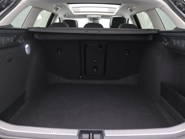 Skoda SUPERB Combi 1.5 TSI MHEV First Edition 150PK DSG Matrix-Led, Pano-Schuifdak, Side Assist, Stoelverwarming, Elek. Achterklep, Massage stoel, Navigatie, Adaptive cruise control