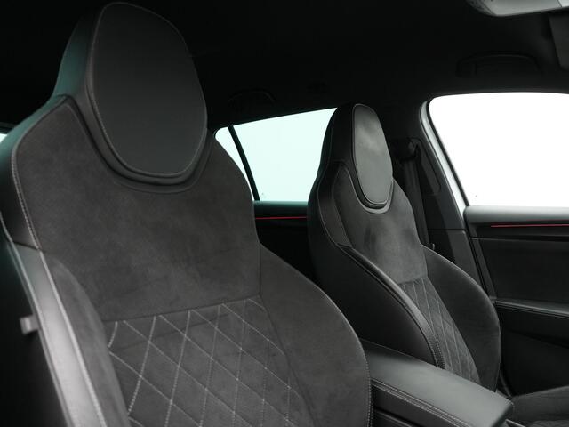 Skoda SUPERB Combi 1.4 TSI iV Sportline Business Plug In Hybrid 218pk Dealer O.H PHEV | Trekhaak Af Fabriek | Adaptive Cruise | Alcantara Sportstoelen Memory & Verwarmd | Canton Audio | Apple Carplay | Stuur Verwarmd | Keyless | Sfeerverlichting | Navigatie | DAB |