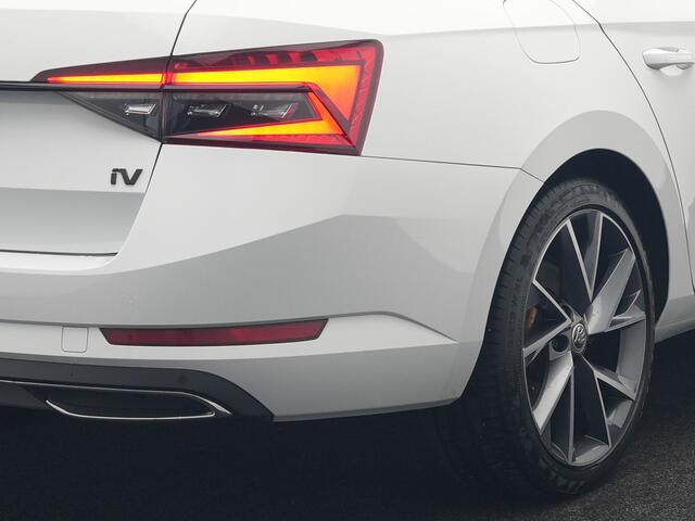 Skoda SUPERB Combi 1.4 TSI iV Sportline Business Plug In Hybrid 218pk Dealer O.H PHEV | Trekhaak Af Fabriek | Adaptive Cruise | Alcantara Sportstoelen Memory & Verwarmd | Canton Audio | Apple Carplay | Stuur Verwarmd | Keyless | Sfeerverlichting | Navigatie | DAB |