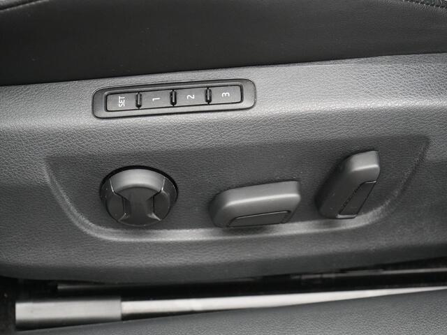 Skoda SUPERB Combi 1.4 TSI iV Sportline Business Plug In Hybrid 218pk Dealer O.H PHEV | Trekhaak Af Fabriek | Adaptive Cruise | Alcantara Sportstoelen Memory & Verwarmd | Canton Audio | Apple Carplay | Stuur Verwarmd | Keyless | Sfeerverlichting | Navigatie | DAB |