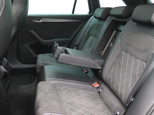 Skoda SUPERB Combi 1.4 TSI iV Sportline Business 218PK DSG Pano-Schuifdak, Trekhaak, Matrix-LED Verlichting, Navi Columbus, Side Assist, Virtual Pedal, Memorystoel, Achteruitrijcamera, Stoel-Stuurverwarming, 19" LM Velgen