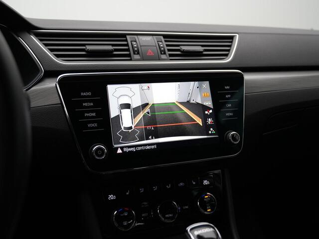 Skoda SUPERB Combi 1.4 TSI iV 218 pk DSG Business Edition | Trekhaak | Geheugenstoel | Matrix LED | Stoel-/achterbankverwarming | Achteruitrijcamera