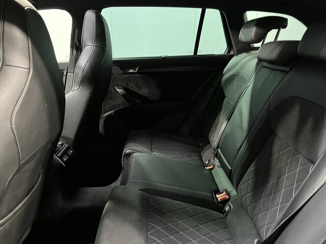 Skoda SUPERB Combi 1.4 TSI iV Sportline Business AUTOMAAT/ TREKHAAK/ PANO/ CANTON AUDIO/ CAMERA/ PARK. SENSOREN/ MEMORY SEATS/ DODE HOEK/ CRYSTAL LIGHTING/ STOEL+STUUR VERWARM./ NAVI/ SMARTLINK/ CLIMA/ 19'' LMV