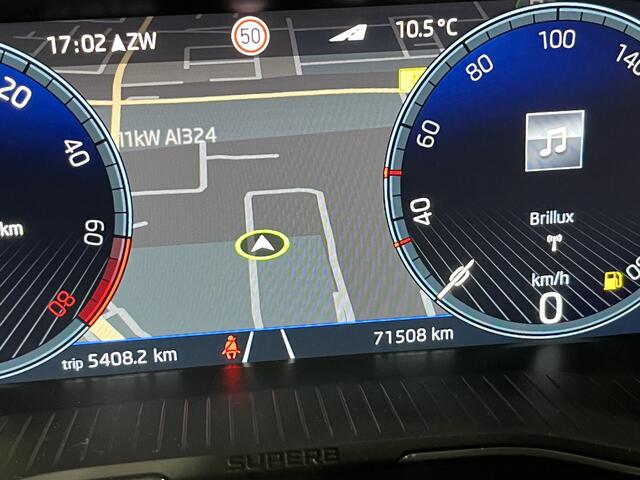 Skoda SUPERB Combi 1.4 TSI iV Laurin&Klement / AUTOMAAT/ PANO/ LEDER/ ELEKTR. STOEL/ SMARTLINK/ RIJ-MODI/ PARK. SENSOREN + CAMERA/ NAVI/ 19" LMV