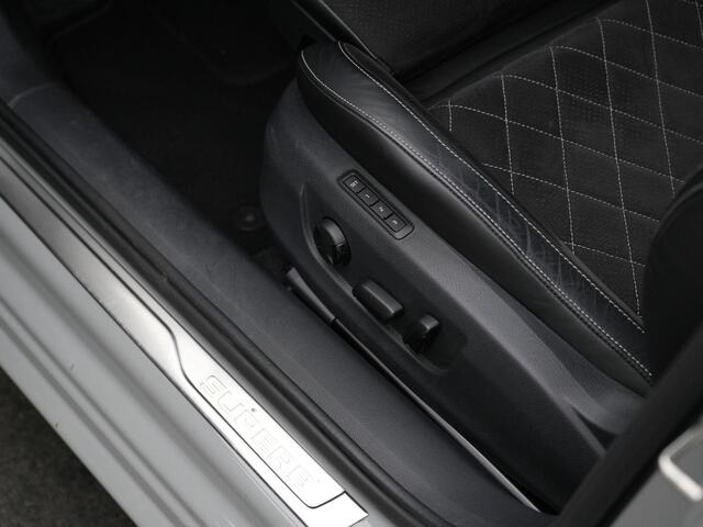 Skoda SUPERB Combi 1.4 TSI iV 218 pk DSG Sportline Business | Trekhaak | Geheugenstoelen | Navigatie Columbus | Adaptief onderstel | Matrix LED | Leder/alcantara