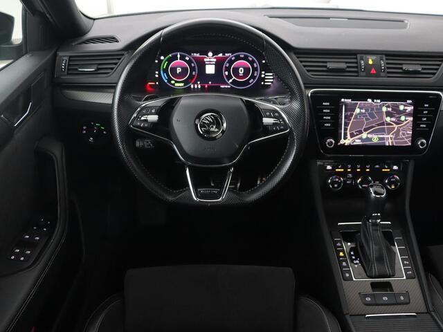 Skoda SUPERB 1.4 TSI iV Sportline | Panoramadak | Trekhaak | Stoelverwarming | Adaptive cruise | Camera | Alcantara | 19'' | Carplay | Matrix LED | Navigatie | Achterbankverwarming | PHEV | Plug In