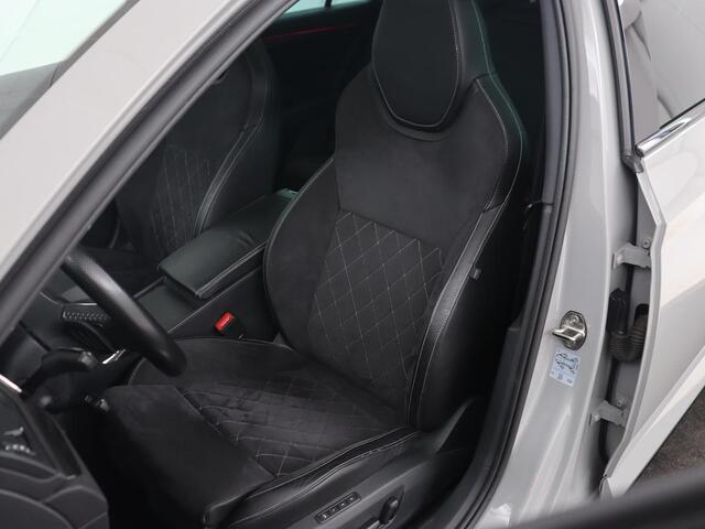 Skoda SUPERB 1.4 TSI iV Sportline | Panoramadak | Trekhaak | Stoelverwarming | Adaptive cruise | Camera | Alcantara | 19'' | Carplay | Matrix LED | Navigatie | Achterbankverwarming | PHEV | Plug In