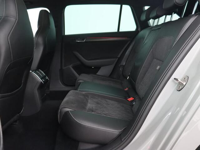 Skoda SUPERB 1.4 TSI iV Sportline | Panoramadak | Trekhaak | Stoelverwarming | Adaptive cruise | Camera | Alcantara | 19'' | Carplay | Matrix LED | Navigatie | Achterbankverwarming | PHEV | Plug In