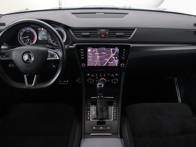 Skoda SUPERB 1.5 TSI Sportline | Panoramadak | Trekhaak | Stoelverwarming | Alcantara | Adaptive cruise | Camera | Carplay | Matrix LED | Climate control | Parkeerhulp | Sportstoelen