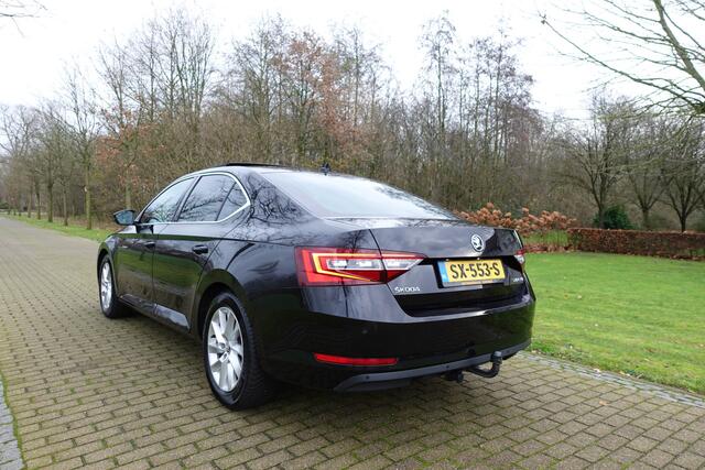 Skoda SUPERB 1.4 TSI ACT Ambition Business | Trekhaak | DAB | Pano | Stoelverw | Elekt klep | CarPlay | Front Assist |