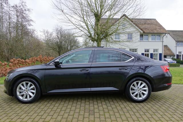 Skoda SUPERB 1.4 TSI ACT Ambition Business | Trekhaak | DAB | Pano | Stoelverw | Elekt klep | CarPlay | Front Assist |
