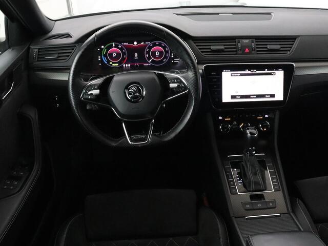 Skoda SUPERB 1.4 TSI iV Sportline | Trekhaak | 360 Camera | Achterbankverwarming | Adaptive cruise | Alcantara | Matrix LED | Carplay | Keyless | Sportstoelen | Memory | Navigatie | Stuurverwarming | PHEV | Plug In