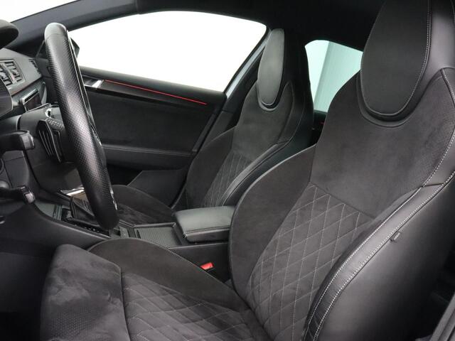 Skoda SUPERB 1.4 TSI iV Sportline | Trekhaak | 360 Camera | Achterbankverwarming | Adaptive cruise | Alcantara | Matrix LED | Carplay | Keyless | Sportstoelen | Memory | Navigatie | Stuurverwarming | PHEV | Plug In