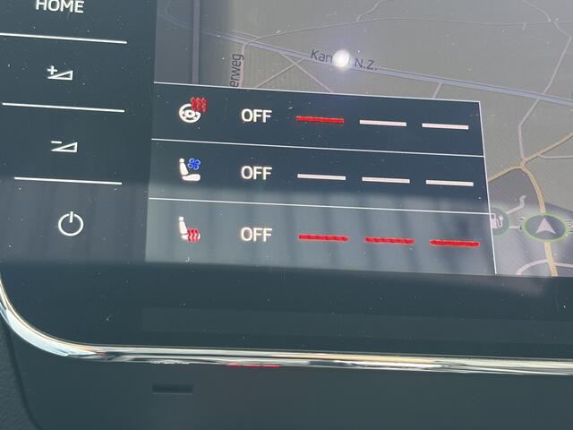 Skoda SUPERB Combi 1.4 TSI iV Laurin & Klement Panoramadak ACC Lederen bekleding Stoelverwarming + koeling AppleCarplay