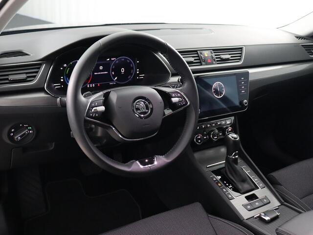 Skoda SUPERB Combi 1.4 TSI iV Business Edition Plus (Camera / Elek. Trekhaak / ACC / Stoelverw. V+A)