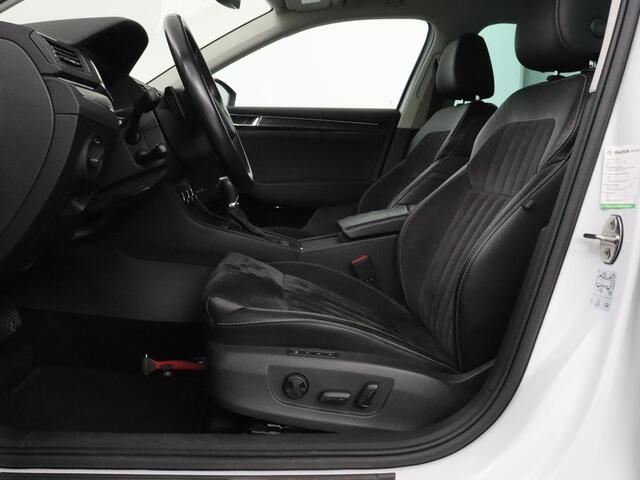 Skoda SUPERB 1.4 TSI iV Business Edition Plus | Trekhaak | Leder/Alcantara | Adaptive cruise | Stoelverwarming | Canton Sound | Camera | Carplay | Navigatie | Keyless | Full LED | Virtual Cockpit | PHEV | Plug In