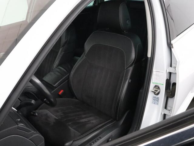 Skoda SUPERB 1.4 TSI iV Business Edition Plus | Trekhaak | Leder/Alcantara | Adaptive cruise | Stoelverwarming | Canton Sound | Camera | Carplay | Navigatie | Keyless | Full LED | Virtual Cockpit | PHEV | Plug In