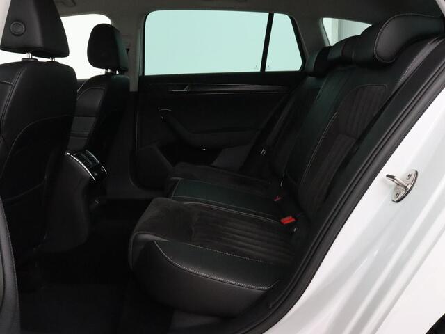 Skoda SUPERB 1.4 TSI iV Business Edition Plus | Trekhaak | Leder/Alcantara | Adaptive cruise | Stoelverwarming | Canton Sound | Camera | Carplay | Navigatie | Keyless | Full LED | Virtual Cockpit | PHEV | Plug In