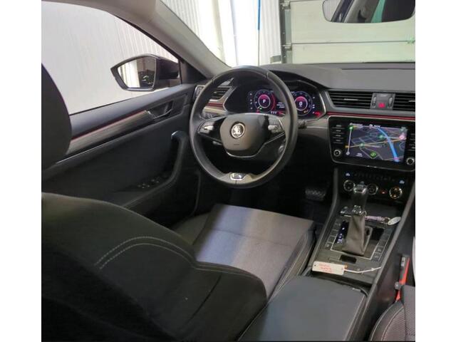 Skoda SUPERB Combi 2.0 TDI Automaat Bus. Ed. Plus / Panoramadak / Navigatie / Airco-ecc./ Pdc+Camera / Comfort-Function Pack /