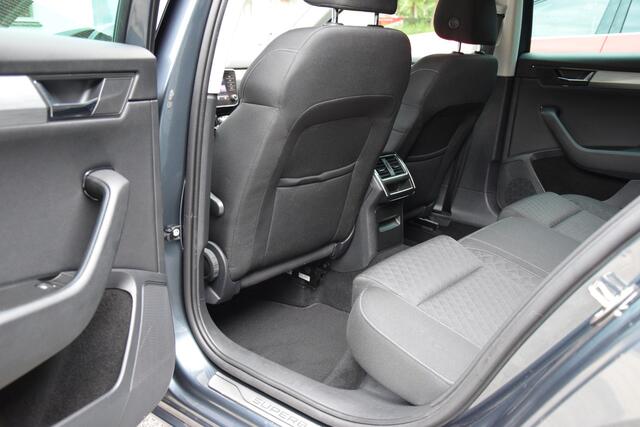 Skoda SUPERB Combi 1.5 TSI 150PK ACT Business Edition DSG Automaat | BOVAG Garantie | Org. NL | Trekhaak | Apple Carplay/Android Auto | Full LED | PDC Achter | Cruise&Climate Control |