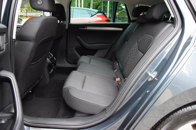 Skoda SUPERB Combi 1.5 TSI 150PK ACT Business Edition DSG Automaat | BOVAG Garantie | Org. NL | Trekhaak | Apple Carplay/Android Auto | Full LED | PDC Achter | Cruise&Climate Control |