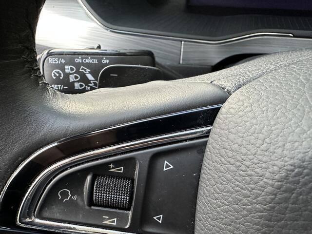 Skoda SUPERB Combi 1.4 TSI iV Sp. Bns TREKHAAK PANO NAVI CR CONTROL ECC PDC