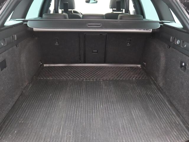 Skoda SUPERB Combi 1.4 TSI iV Laurin & Klement 218PK Pano-Schuifdak, Trekhaak, 360gr. Camera, 19" LM Velgen, Stoel-Stuurverwarming, Stoelkoeling, Elektrische stoelen met memory, Keyless, Matrix LED-Verlichting, Navi