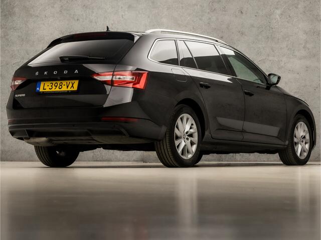 Skoda SUPERB Combi 1.5 TSI ACT Sport 150Pk Automaat (APPLE CARPLAY, GROOT NAVI, MEMORY SEATS, STOELVERWARMING, CAMERA, GETINT GLAS, KEYLESS, LED KOPLAMPEN, NIEUWSTAAT)