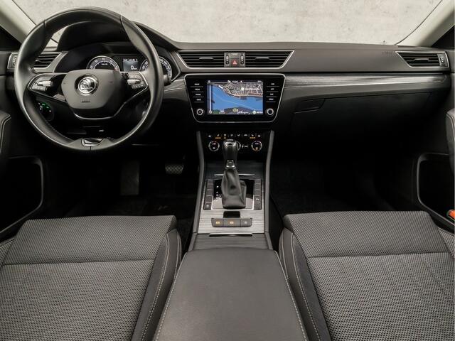 Skoda SUPERB Combi 1.5 TSI ACT Sport 150Pk Automaat (APPLE CARPLAY, GROOT NAVI, MEMORY SEATS, STOELVERWARMING, CAMERA, GETINT GLAS, KEYLESS, LED KOPLAMPEN, NIEUWSTAAT)