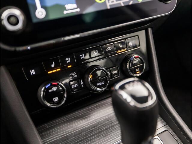 Skoda SUPERB Combi 1.5 TSI ACT Sport 150Pk Automaat (APPLE CARPLAY, GROOT NAVI, MEMORY SEATS, STOELVERWARMING, CAMERA, GETINT GLAS, KEYLESS, LED KOPLAMPEN, NIEUWSTAAT)