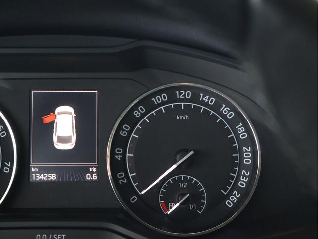 Skoda SUPERB Combi 1.4 TSI ACT Style Automaat | Clima | Comfortstoelen | Carplay | Memory | Haak |