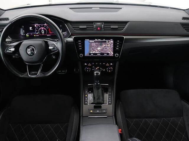 Skoda SUPERB 1.4 TSI iV Sportline | Stoelverwarming | Alcantara | Adaptive cruise | Camera | Carplay | Matrix LED | Stuurverwarming | Virtual Cockpit | Navigatie | Parkeerhulp | Sportstoelen | Sfeerverlichting | PHEV | Plug In