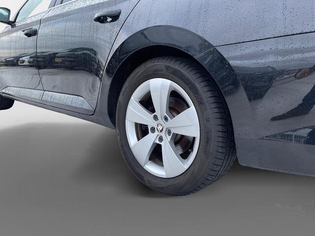 Skoda SUPERB Combi 1.4 TSI iV Business Edition Plus | Schuif-Kantel Dak | Stoel/Stuur Verwarming | Navigatie | Parkeersensoren | Apple Carplay/Android Auto | Stand Kachel