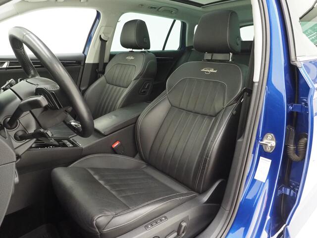 Skoda SUPERB Combi 1.4 TSI iV Laurin & Klement | Panoramadak | Massage | Trekhaak | Canton | Leder | 360 | Keyless | Adaptive Cruise